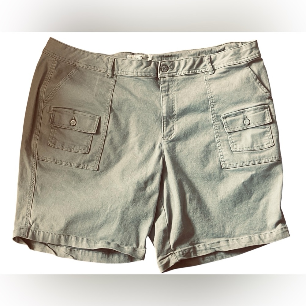 Cato’s Woman’s Khaki Cargo Shorts Stretchy Hi-Rise Size 24W